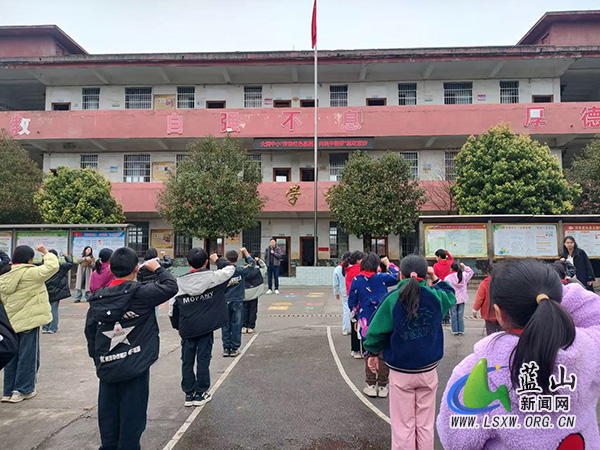 大洞中心小学开展“传承红色基因 共筑中国梦”宣讲活动.jpg