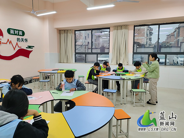 湘源学校开展学生心理团辅活动.jpg