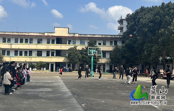 火市学校开展高年级篮球友谊赛.jpg