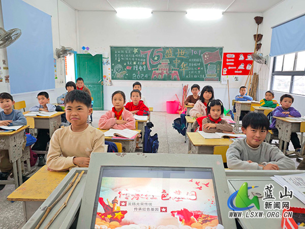红韵润心 筑梦前行——蓝屏学校开展“传承红色基因，共筑中国梦”思政宣讲活动.jpg