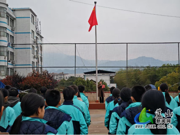 湘江源中学开展“传承红色基因 共筑中国梦”思政宣讲活动0.jpg