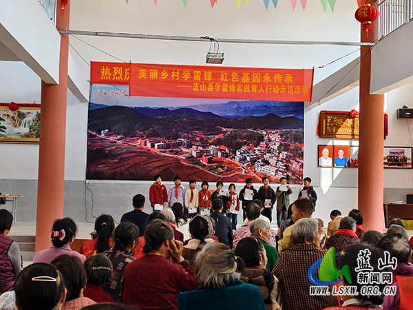 洪观学校：走出校园，奉献爱心.jpg