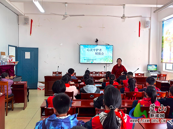 明德实验小学召开心理委员培训讲座.jpg