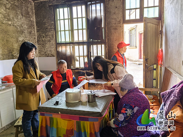 楠市镇纪委:靠前监督 严把社会救助年审复核关.jpg 楠市镇纪委:靠前监督 严把社会救助年审复核关.jpg