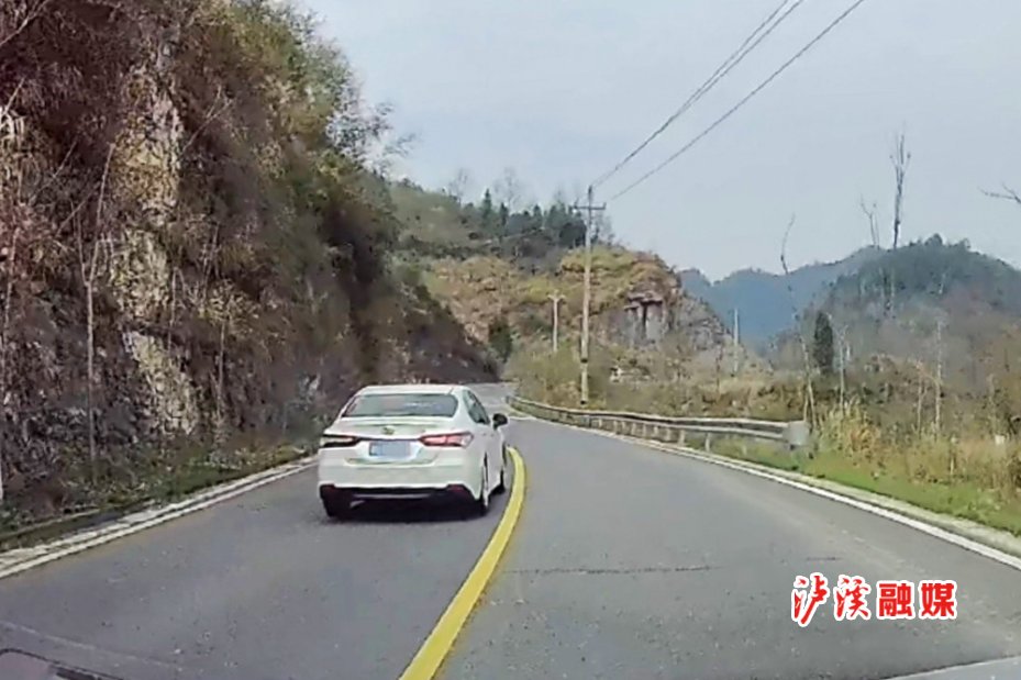 交警查逆行.jpg