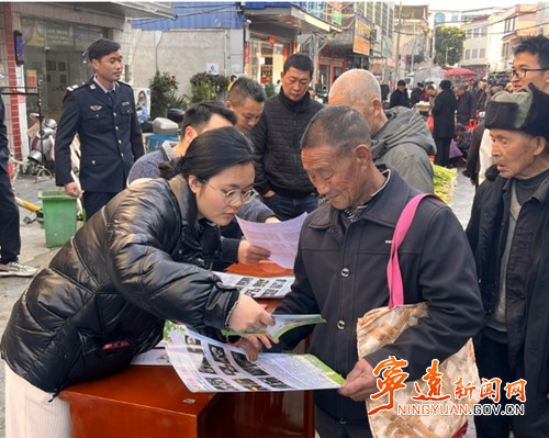 寧遠中和鎮：“小攤”趕大集 普法“零距離”_副本500.jpg