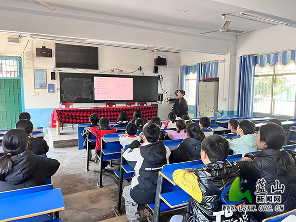 太平学校召开心理委员培训会.jpg