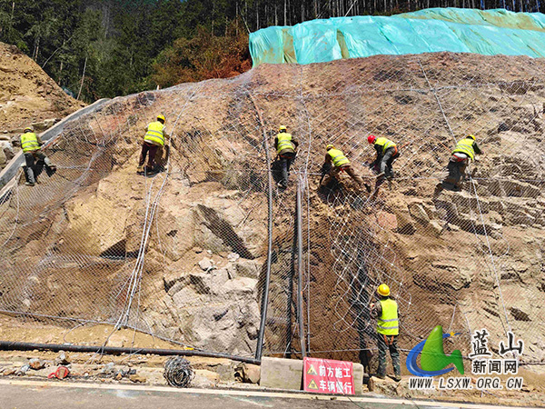 蓝山县：加快推进乡镇通三级公路建设 铺就乡村振兴“快车道”2.jpg