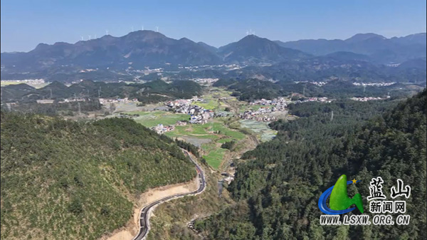 我县农村公路提质改造工程 铺就乡村振兴快车道2.jpg