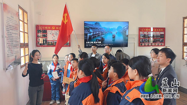 赤蓝桥小学开展红色研学实践活动.jpg