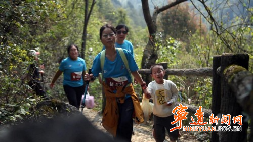 宁远：登娥皇峰 览九嶷风光2_副本500.jpg