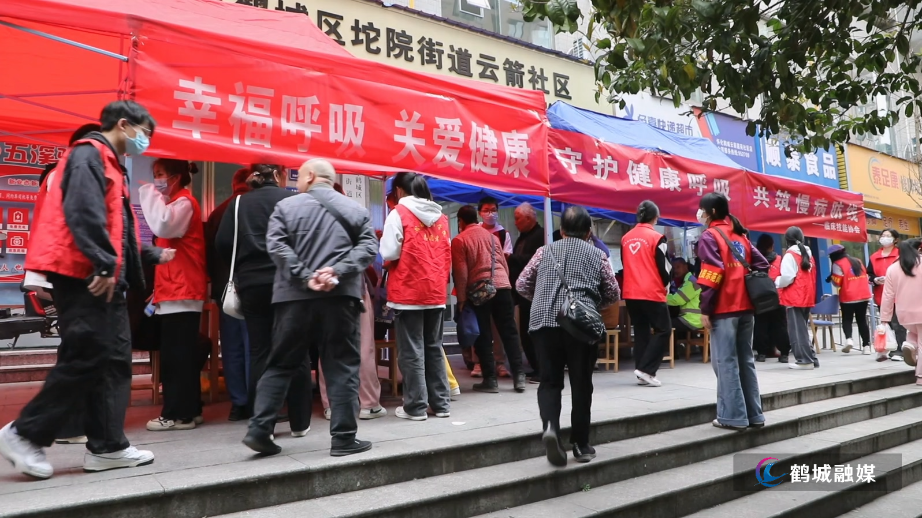 湖南医药学院开展“学雷锋进社区”健康义诊活动.mp4_20250324_163645.167.jpg 湖南医药学院开展“学雷锋进社区”健康义诊活动.mp4_20250324_163645.167.jpg