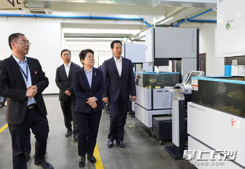 3月23日，省委常委、市委书记吴桂英在宁乡调研经济社会发展情况，来到长沙升华微电子材料有限公司。