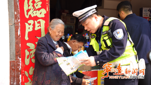 宁远县公安局交警大队：春耕农忙正当时 交通安全“警”相随2_副本500.png
