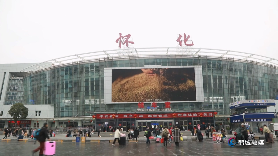 铁路12306新政 4月1日起老年常旅客会员积分优惠大幅升级.mp4_20250328_155303.622.jpg