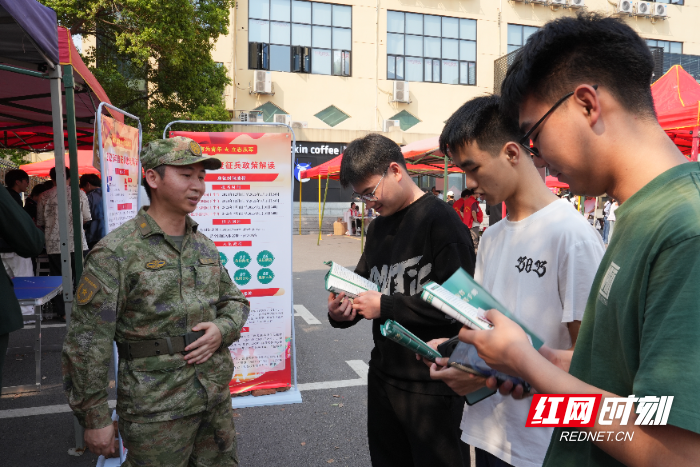 为同学加油打气.JPG