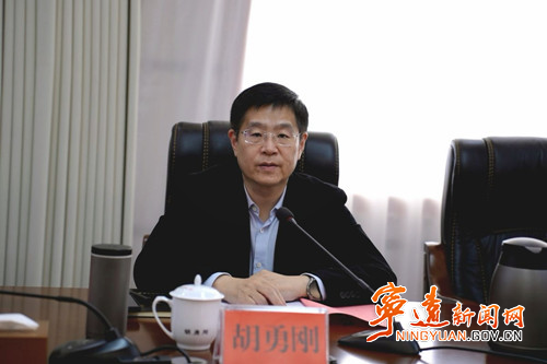 胡勇刚主持召开信访工作专题会议2_副本500.jpg