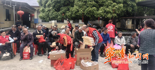 宁远县乡聚缘爱心团队开展敬老院志愿服务活动_副本500.jpg
