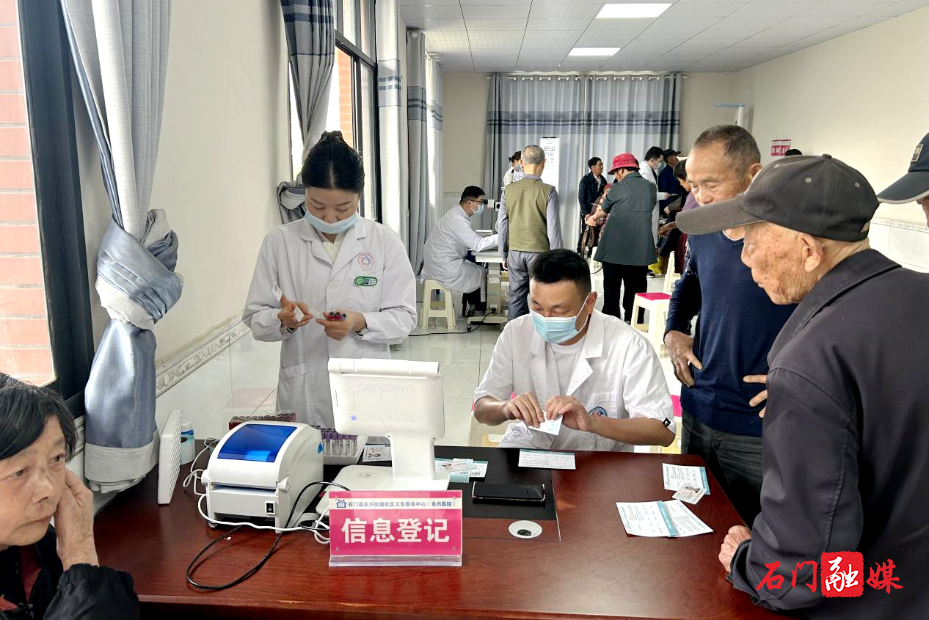 永兴街道启动65岁以上老年人免费体检，为老年人健康“保驾护航”1.jpg