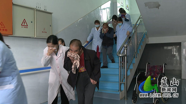 我县“检”“练”结合 严把养老机构消防“安全关”2.jpg