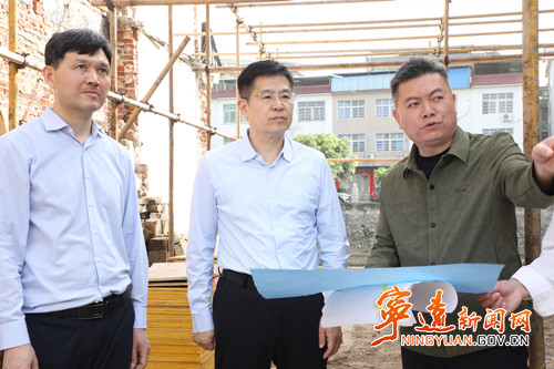 胡勇刚调研促消费工作和历史街区改造项目2_副本500.jpg