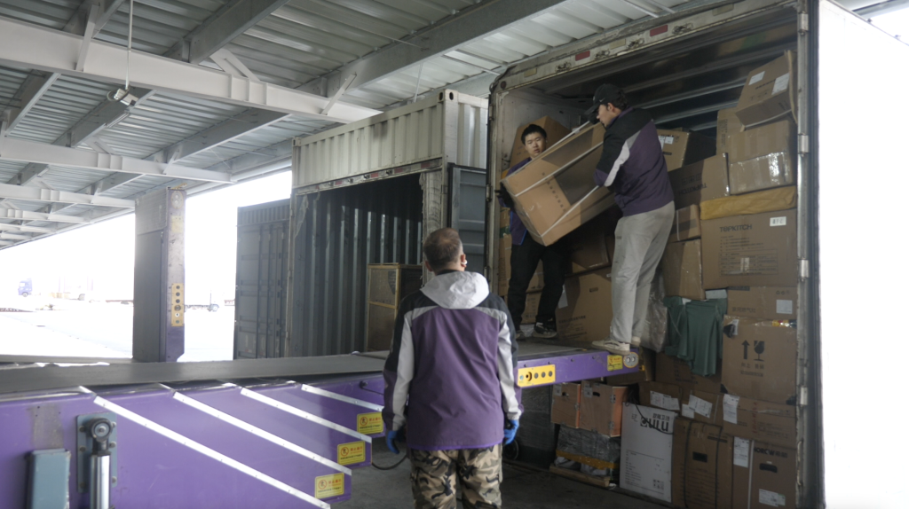 财经聚焦丨共享电商发展红利——“包邮区”服务升级持续“西进”观察