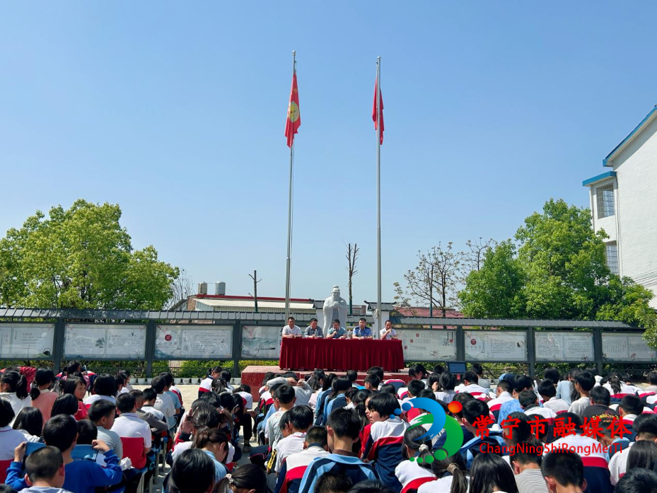法治进校园，学法促成长.png