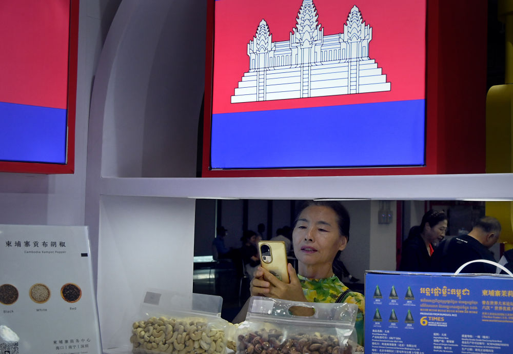 消博会观察:把产品卖进来 把技术带回去——柬埔寨(海口)商务中心消博会收获满满