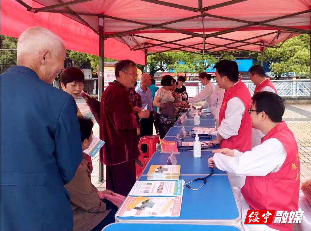 绥宁县人民医院开展痛风日惠民义诊活动(图2)