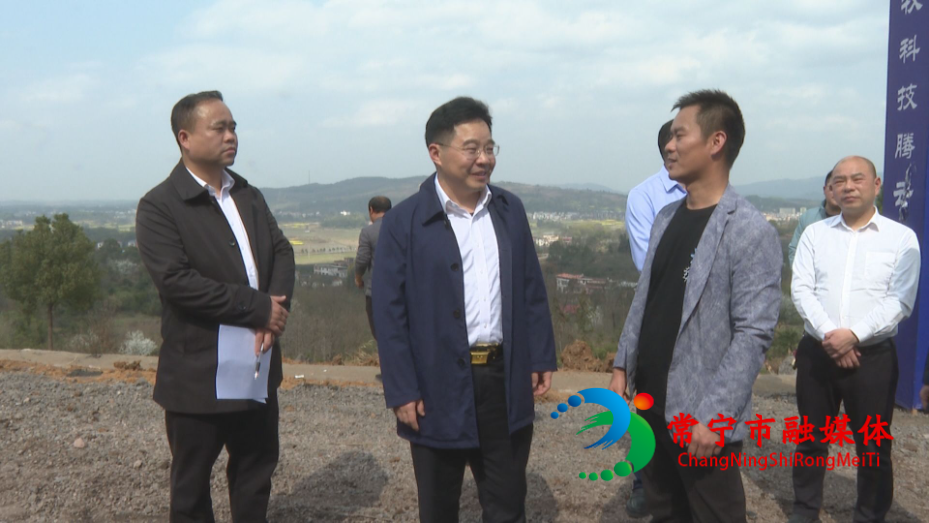 羅衛(wèi)華調(diào)研春耕 (1).jpg 羅衛(wèi)華調(diào)研春耕 (1).jpg