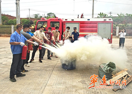 宁远县消防救援大队：14家企业代表练就“防火三重技能”2_副本500.jpg