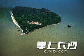 君山岛如同一颗心。
