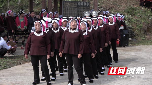 菁蕪洲鎮龍坪村：同譜民族團結曲 共唱幸福和諧歌 (10).JPG