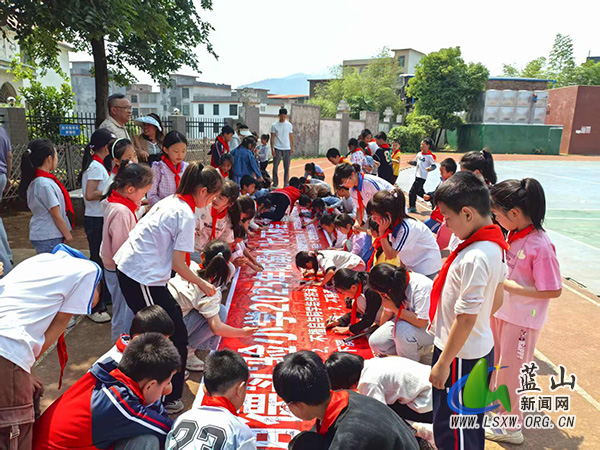 明德实验小学多举措筑牢防溺水安全防线.jpg