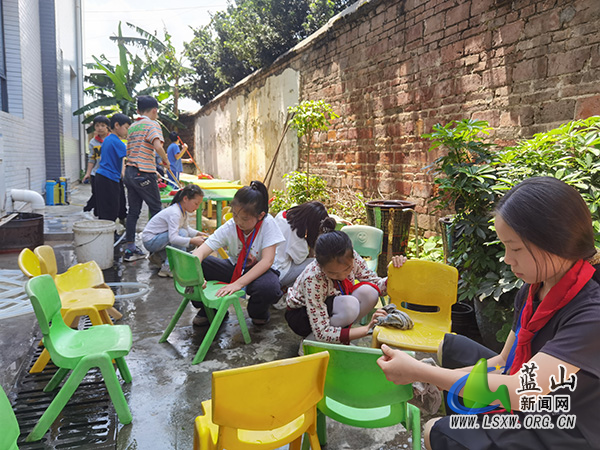 城北湘威学校：志愿小身影 温暖满校园.jpg