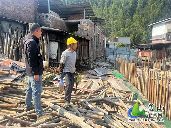 汇源瑶族乡强化在建公租房安全生产督查.jpg