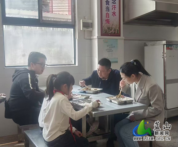 楠市镇纪委：靶向监督 护航“校园餐”食品安全.jpg