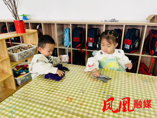 凤凰县大坳幼儿园：“育”见劳动美  成长“心”体验1.jpg