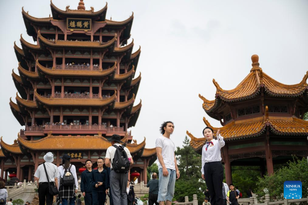 中国已经提高了改善国际游客旅行和购物体验的