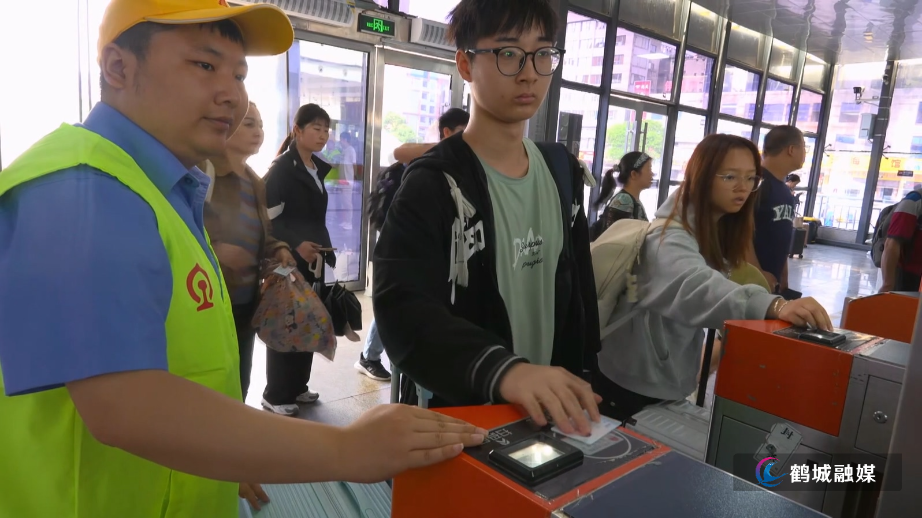 毛克文 青年志愿者.mp4_20250506_155336.537.jpg