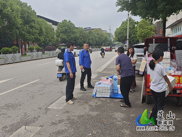 蓝山县城市管理和综合执法局精准管控“五一”期间市容环境秩序保畅通.jpg