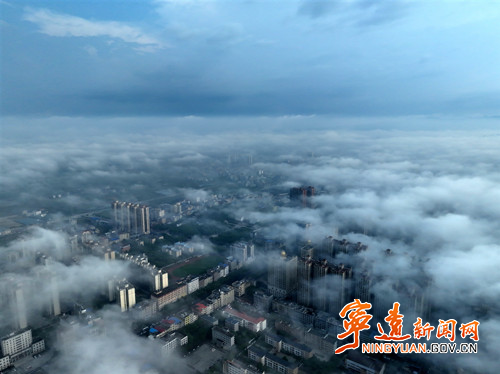 宁远：县城现平流雾景观 如梦似幻_副本500.jpg
