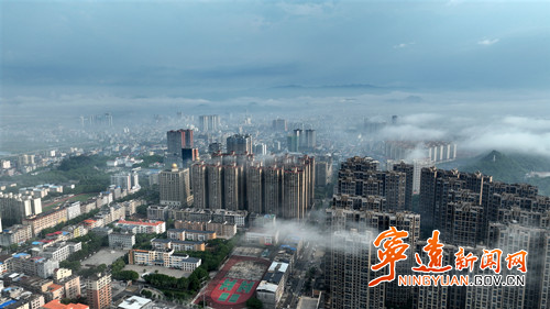 宁远：县城现平流雾景观 如梦似幻4_副本500.jpg