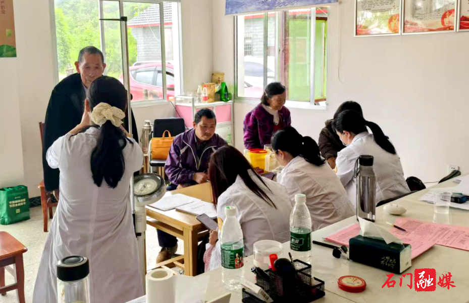 壶瓶山镇:开展老年人健康体检活动1.jpg 壶瓶山镇:开展老年人健康体检活动1.jpg