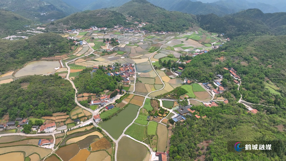怀化市鹤城区：黄岩大坪村 云端田园绘就初夏美景（4K）.mp4_20250509_151830.244.jpg