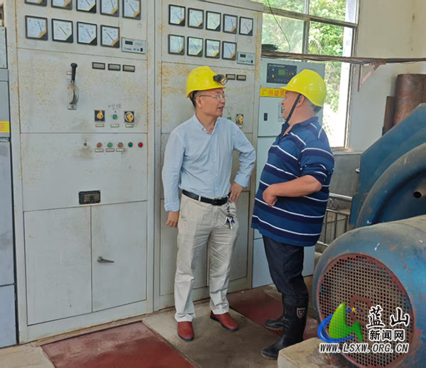 犁头瑶族乡纪委：压实防汛责任 筑牢防汛“安全堤坝”.jpg