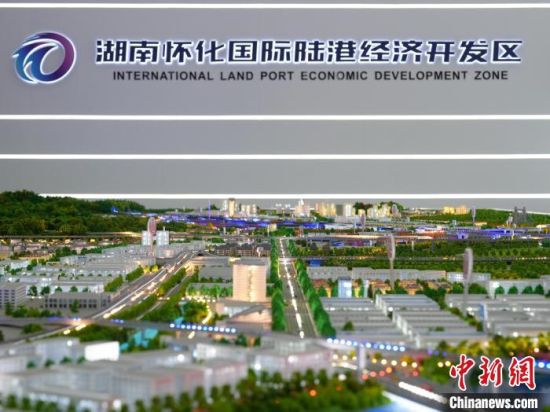 怀化推动港产城深度融合，突破地理边界实现与世界双向奔赴。　杨华峰 摄