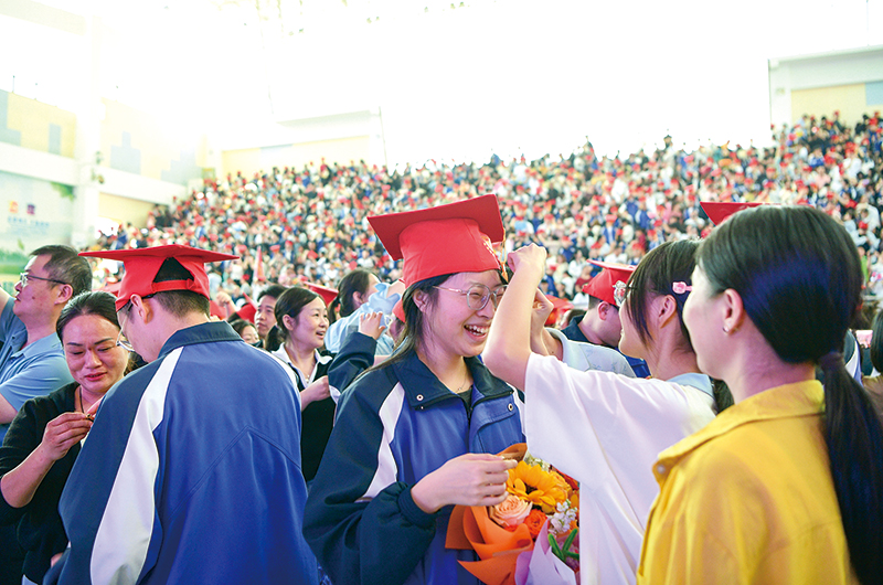 校园变身“减压乐园”，田家炳实验中学又燃又暖