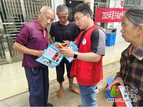 太平圩镇：禁毒宣传与健康体检同行.jpg