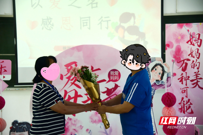 向母亲鲜花.jpg